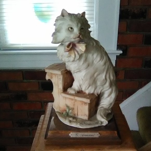 Cat on Step Figurine - Picture 2 of 3